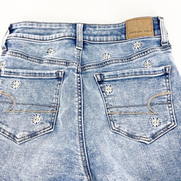 ✅ AMERICAN EAGLE Hi Rise Shortie Embroidered Daisy Stretch Denim Shorts SIZE 0 - Picture 4 of 8